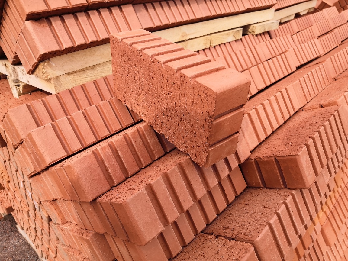 Кирпич полнотелый одинарный рядовой М-150 250х120х65 Боровичи (400)