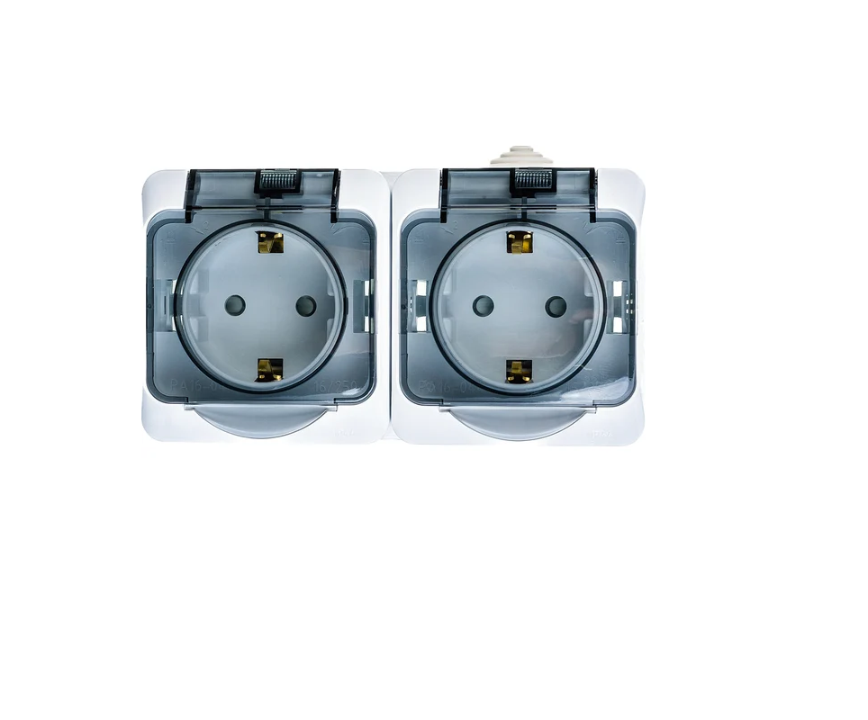 Розетка 2 ОП белая с заземлением защ. шторки РА16-244В (685)