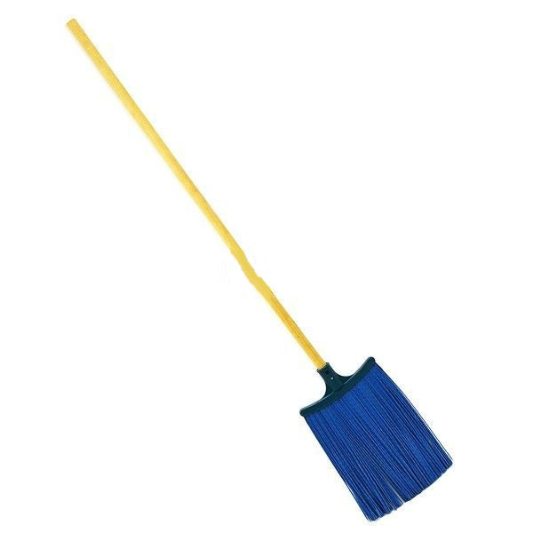 Метла пласт.в сборе 225х325мм с дер.черенком широкая плоская 1801022