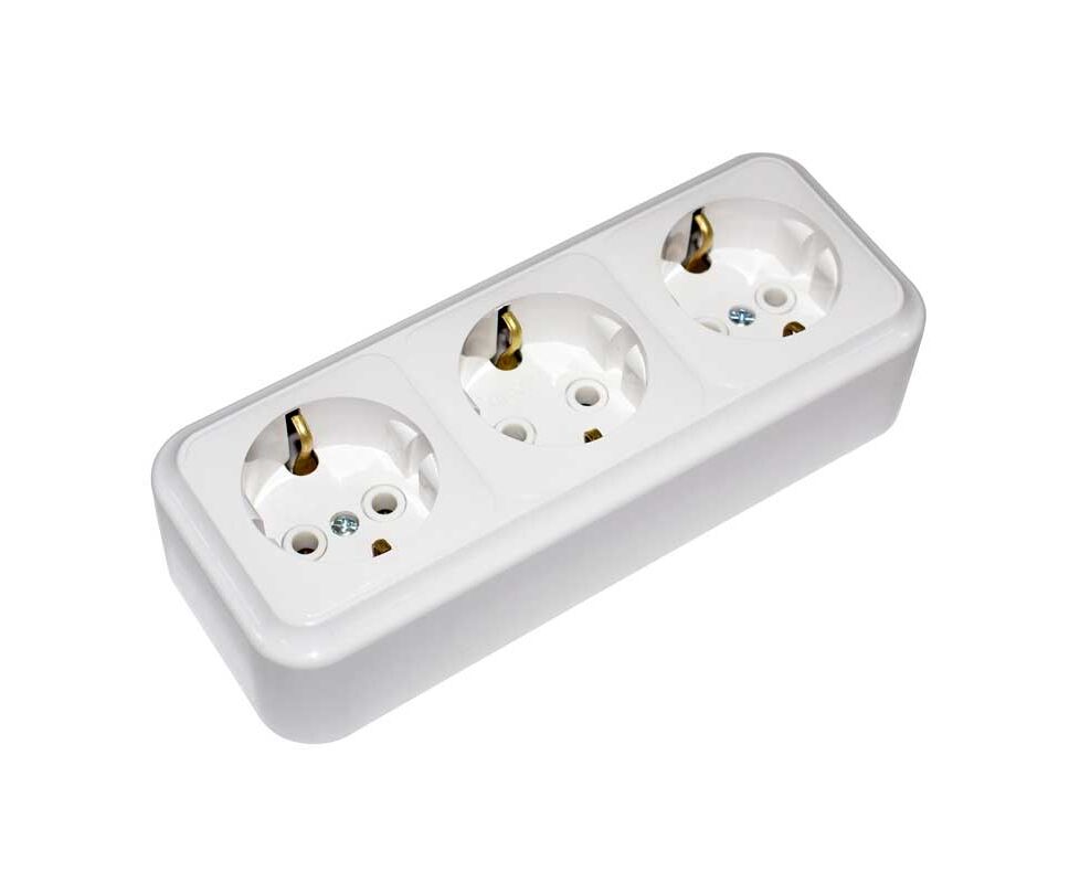 Розетка "Пралеска" 3 ОП белая в сборе с заземлением, защю шторки 16A IP20 РА16-276