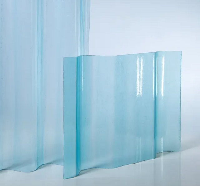 Лист композитный COMPOGLASS КРИСТАЛЛ 1150х2000х0,8мм трапеция С-25 прозрачный голубой глянцевый 