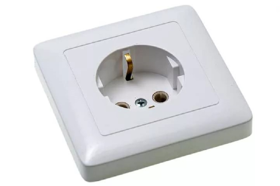 Розетка "Хит" 1 СП белая в сборе с заземлением 16А IP20 Sche RS16-134-В (414)