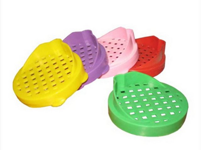 Крышка пласт. Альтернатива сливная цветная М056