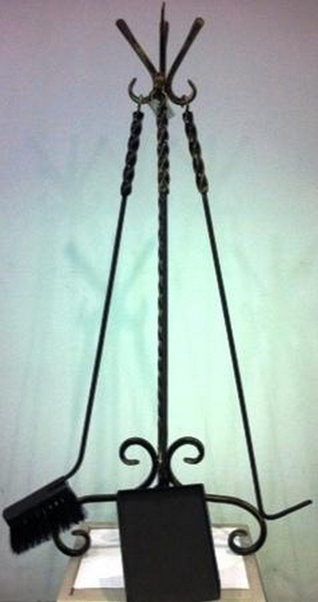 НАБОР КОВАННЫЙ ЭКОНОМ №1 (СТОЙКА,МЕТЛА,КОЧЕРГА,СОВОК) АРТ.НЭК1