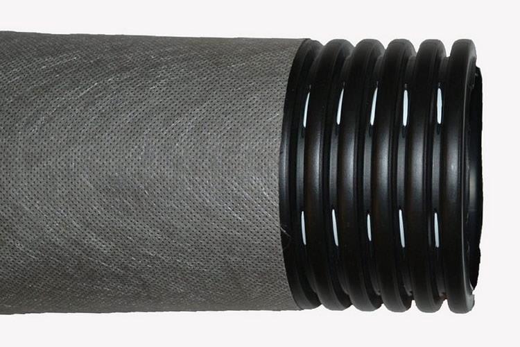 Труба дренажная ПНД D200 мм одностенная с перфорацией и геотканью