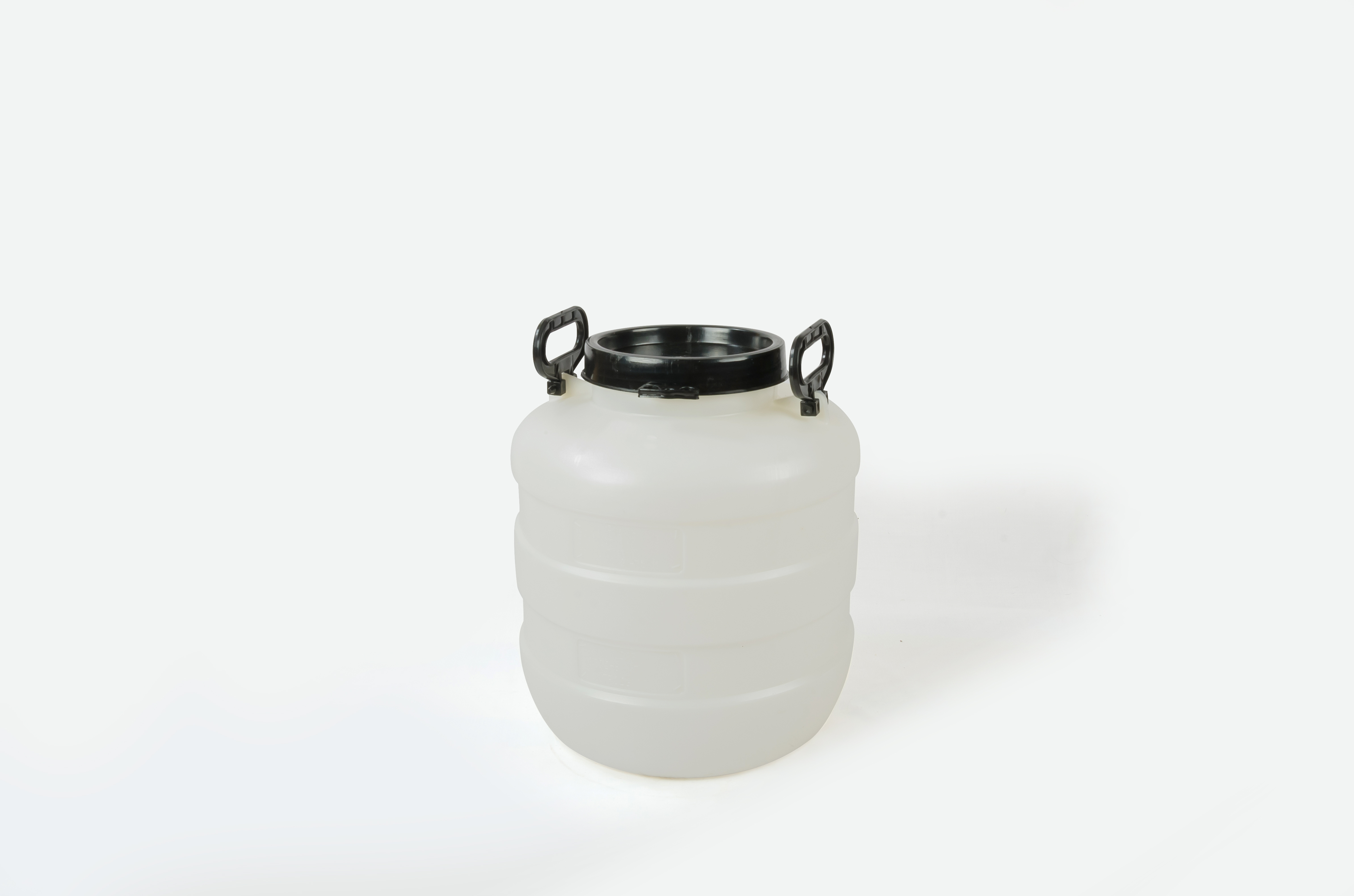 Бочка пласт. Радиан 50л с чёрной крышкой 10035101